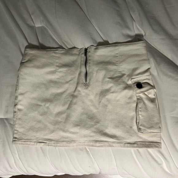 VIRAL Edikted White Mini Skirt - Picture 4 of 4